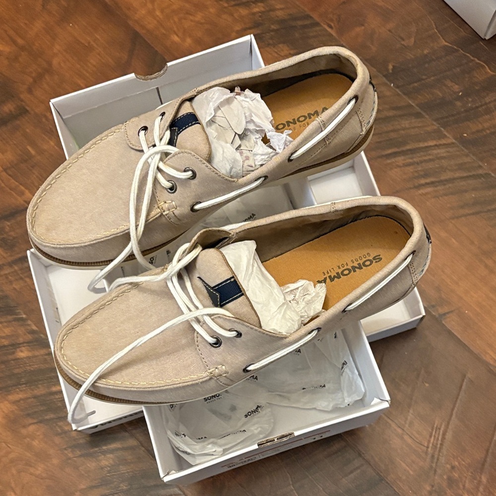 Sonoma Men's Beige Boat Shoes with White Laces